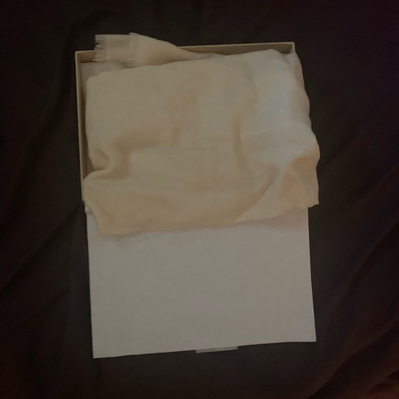 Louis Vuitton Monogram Shawl - Picture 2 of 4